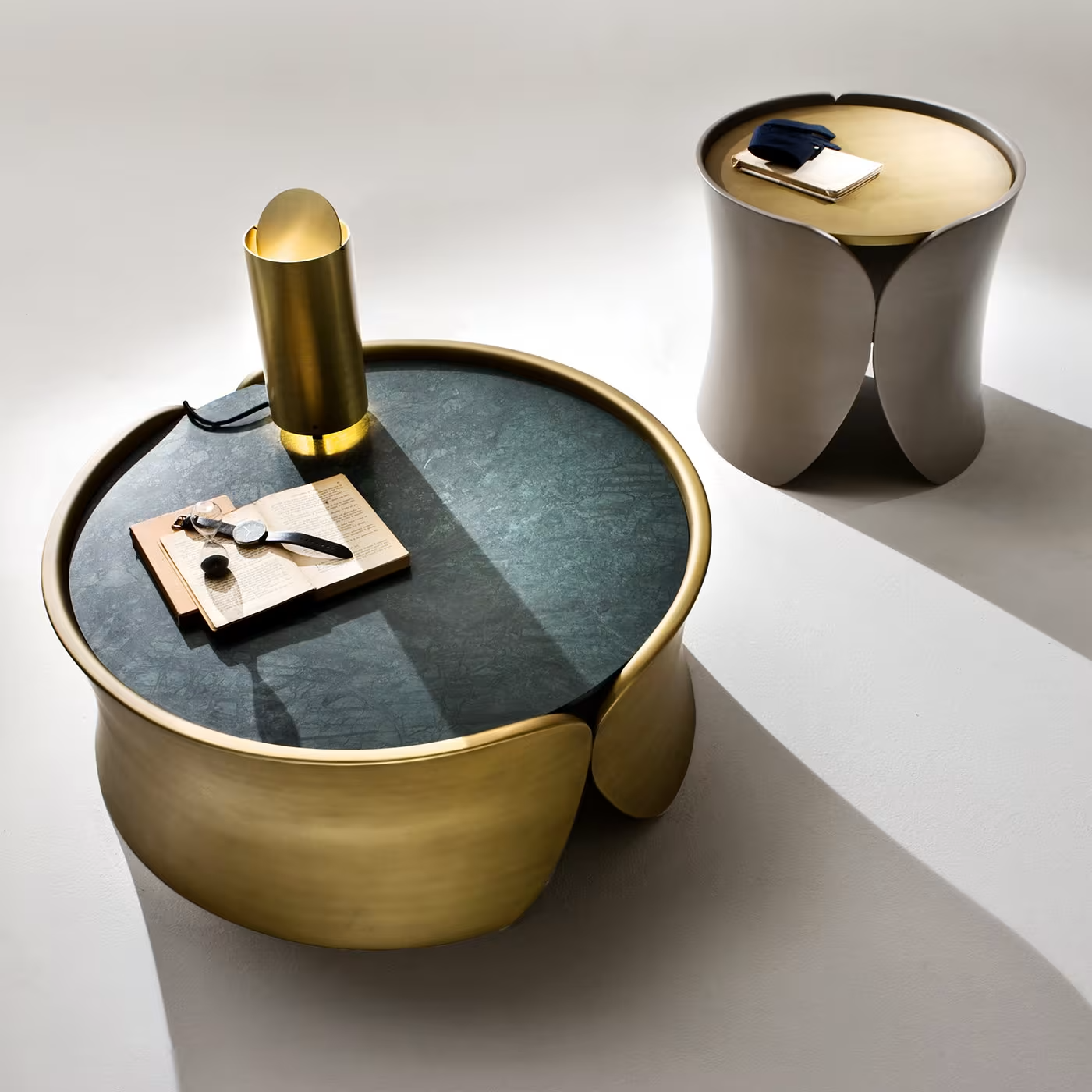 Hug side table