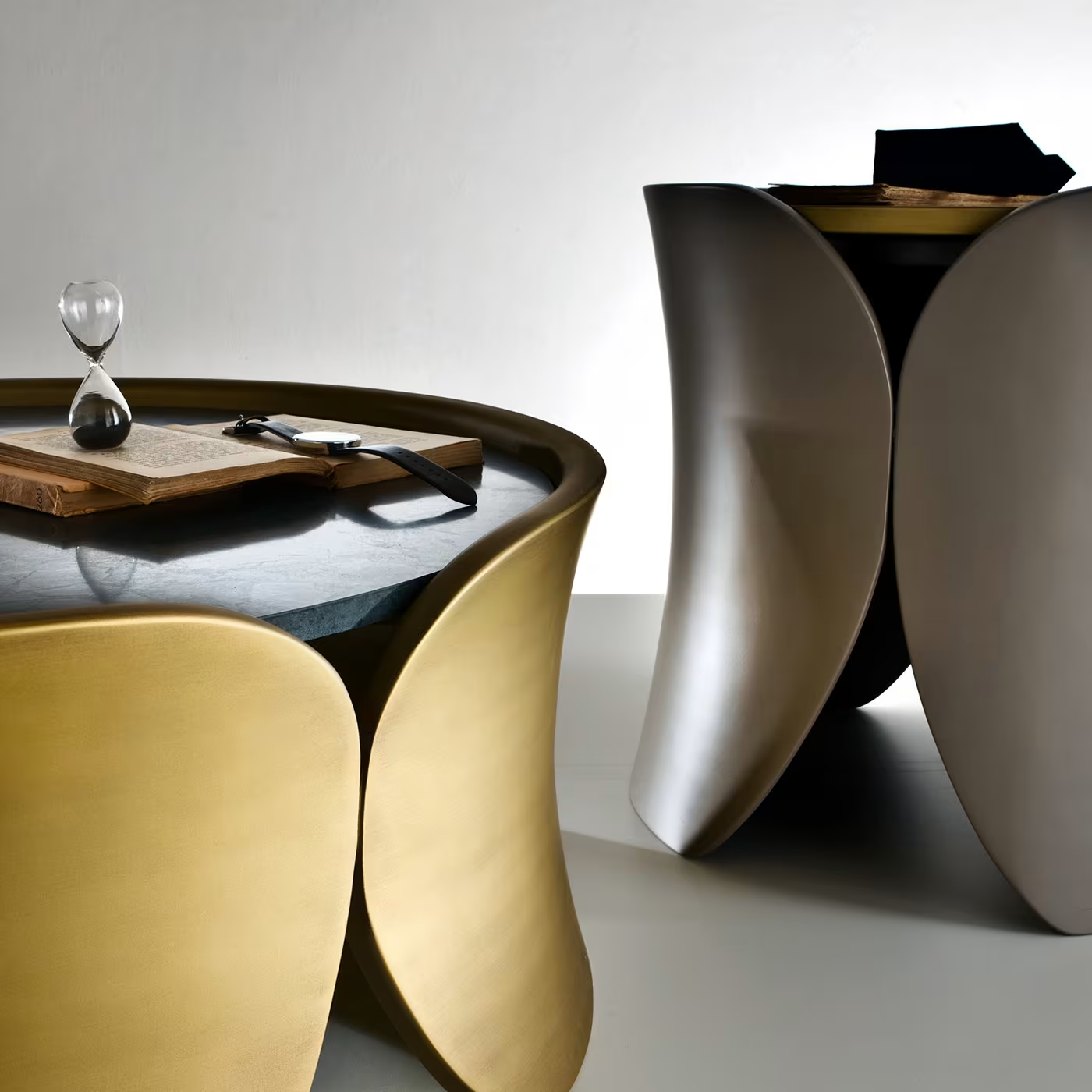 Hug side table