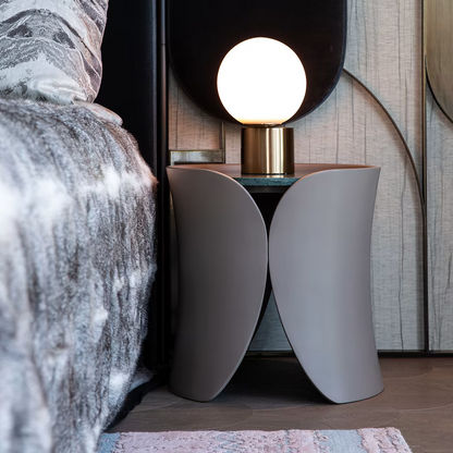 Hug side table