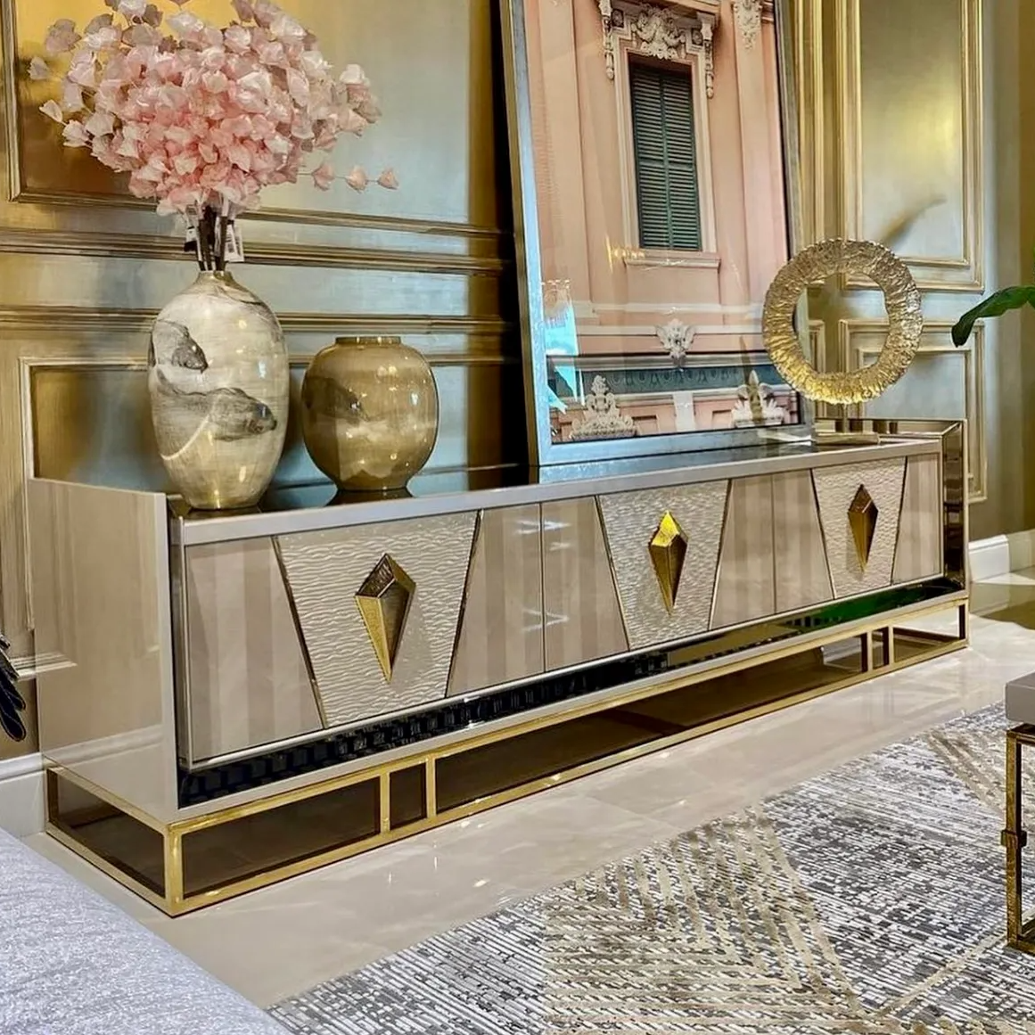 COMO TV UNIT